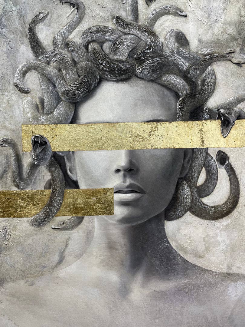 Картины с золотой поталью